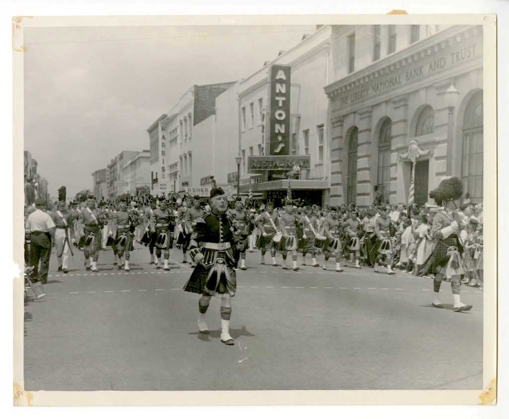 The Citadel Regimental Band and Pipes in Savannah's 1959 Irish Parade

today.citadel.edu/sustaining-what-is-now-an-american-tradition-the-citadel-regimental-band-and-pipes-as-americas-band/