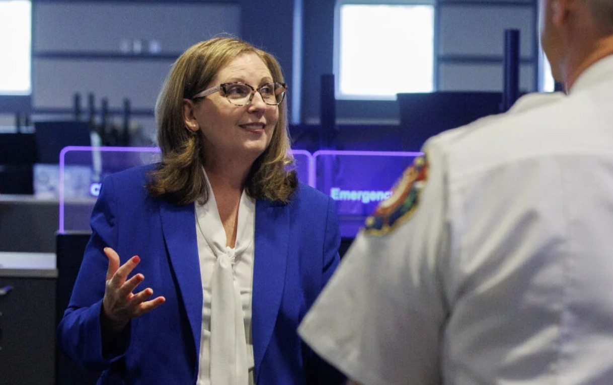 Allyson E. Burrell, CGC '22, was named director of Charleston County’s 911 center.

postandcourier.com/charleston_sc/charleston-county-sc-new-911-center-director-allyson-burrell/article_1f88b182-4394-4fc7-9fd1-81d10577d53e.html